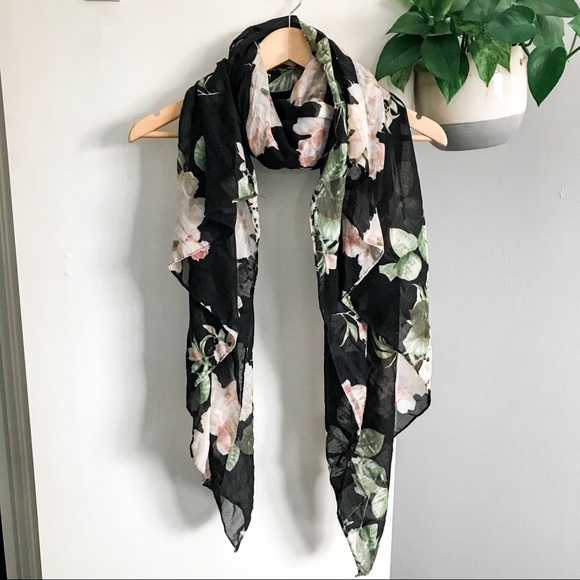 le chateau Accessories - Floral Scarf